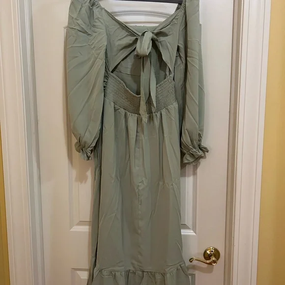 Elegant Green Long Sleeve Dress - Picture 8 of 11